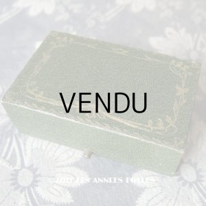 画像: アンティーク ジュエリーボックス 金彩入り グリーン アールヌーヴォーの植物柄