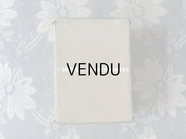 画像4: 19世紀 アンティーク 薔薇の花かごのリボン刺繍入り　小さな引き出し箱 (4)