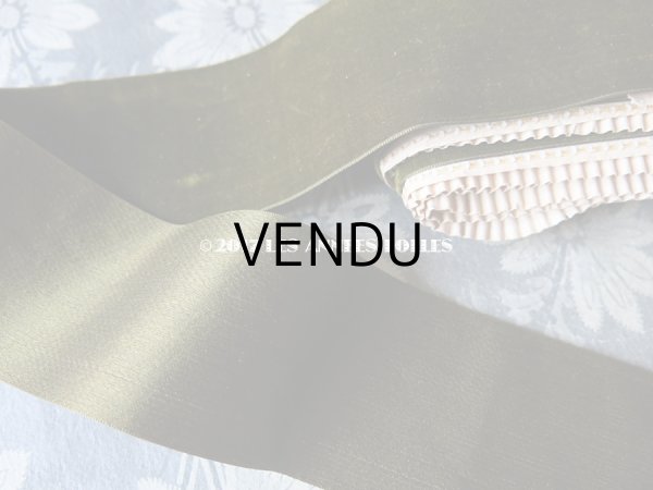 画像3: 19世紀末 アンティーク シルク製 幅広 ベルベットのリボン カーキ色  4.9m　幅5.6cm (3)