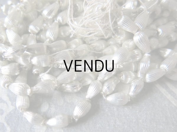 画像9: 1920年代 アンティーク 吹きガラス製 ビーズ ライン入り ドロップ型 シルバー  スフレビーズ 7×4mm  (9)