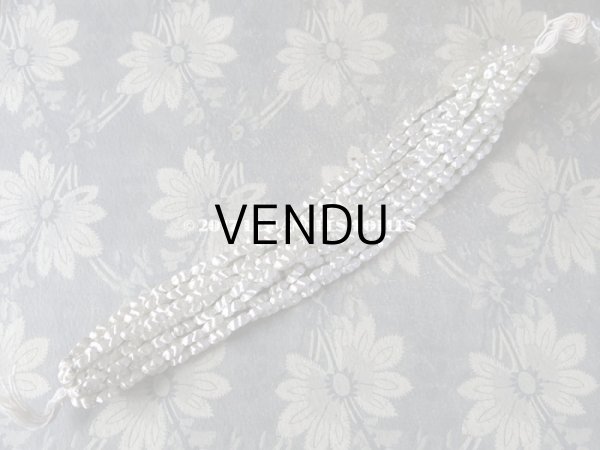 画像3: 1920年代 アンティーク 吹きガラス製 ビーズ  ライン入り ピーナッツ型 シルバー スフレビーズ 10×4mm 約200〜300ピース (3)