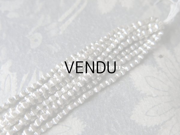 画像17: 1920年代 アンティーク 吹きガラス製 極小 ビーズ ライン入り シルバー  スフレビーズ 2×2.5mm   (17)