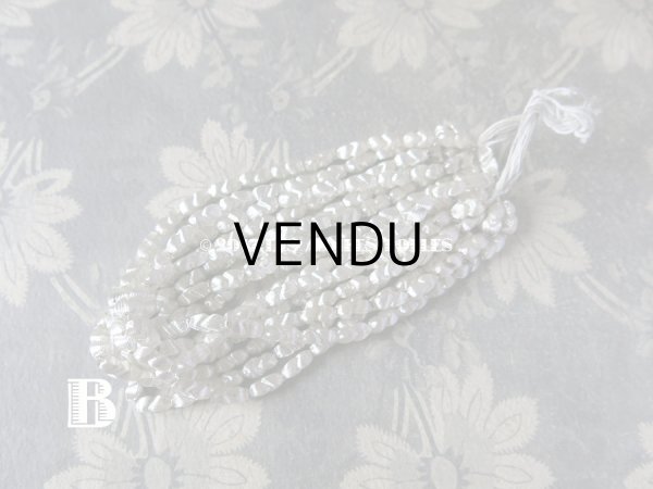 画像4: 1920年代 アンティーク 吹きガラス製 ビーズ  ライン入り ピーナッツ型 シルバー スフレビーズ 10×4mm 約200〜300ピース (4)