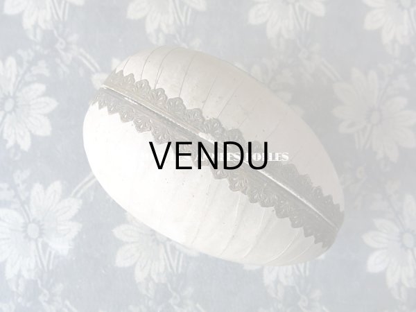 画像4: 19世紀末 アンティーク パックの卵 チョコレートの紙箱 薔薇の髪飾りの女性 (4)