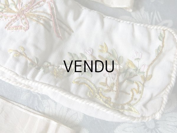 画像8: 1900年代 アンティーク シルク製 ファンのポシェット  リボン刺繍 花模様 リボンワーク (8)