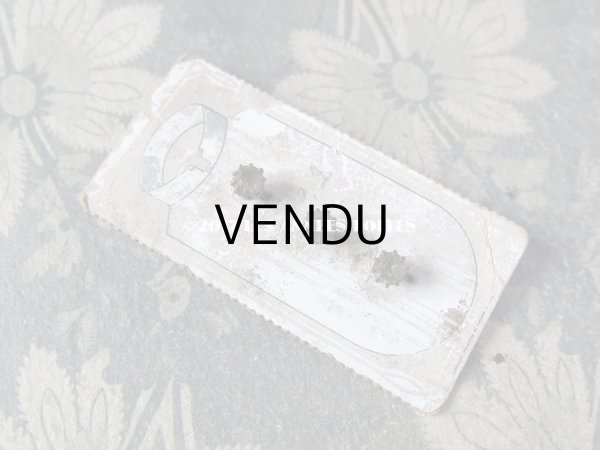 画像4: 19世紀末 アンティーク シャツ＆ブラウスの前たて用  ラインストーンのボタン　3ピースのセット 5mm  (4)