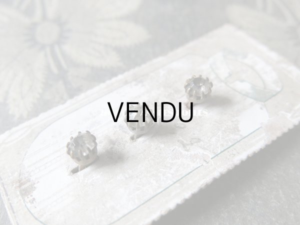 画像3: 19世紀末 アンティーク シャツ＆ブラウスの前たて用  ラインストーンのボタン　3ピースのセット 5mm  (3)