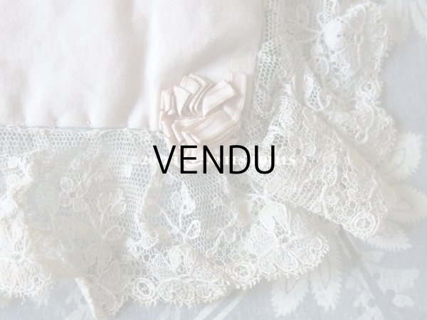 画像4: 1900年代 アンティーク シルク製 ハンキーケース  花模様のレース ハンカチ用ポシェット  (4)