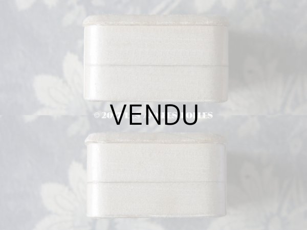 画像8: アンティーク ジュエリーボックス オフホワイトのシルクサテン (8)