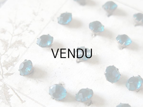 画像3: 19世紀末 アンティーク 極小 ガラスボタン グリーンブルー 7mm  24ピース (3)