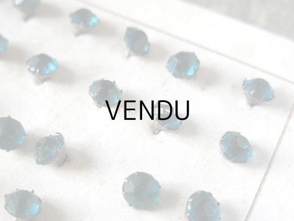 画像4: 19世紀末 アンティーク 極小 ガラスボタン グリーンブルー 7mm  24ピース (4)