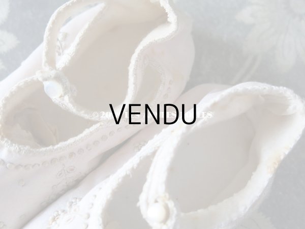 画像9: 1900年代 アンティーク ベビー用  淡いピンクの靴 手刺繍の花模様 (9)