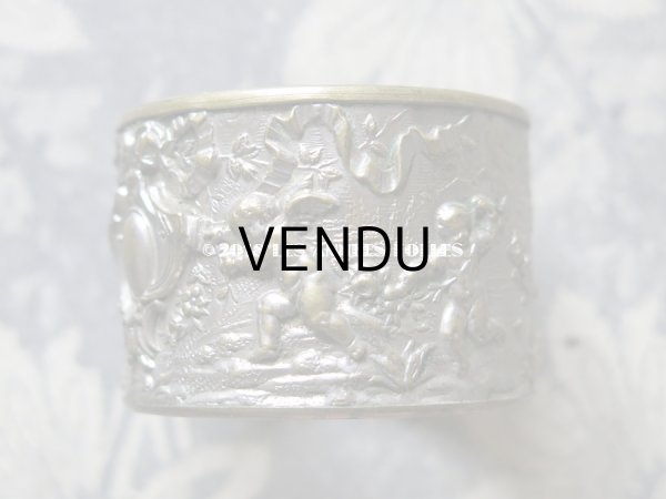 画像12: 19世紀末 アンティーク  ナプキンリング 2点のセット 天使と薔薇のガーランド  (12)