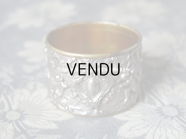 画像3: 19世紀末 アンティーク  ナプキンリング 2点のセット 天使と薔薇のガーランド  (3)