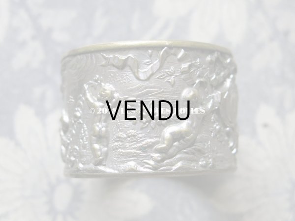 画像16: 19世紀末 アンティーク  ナプキンリング 2点のセット 天使と薔薇のガーランド  (16)