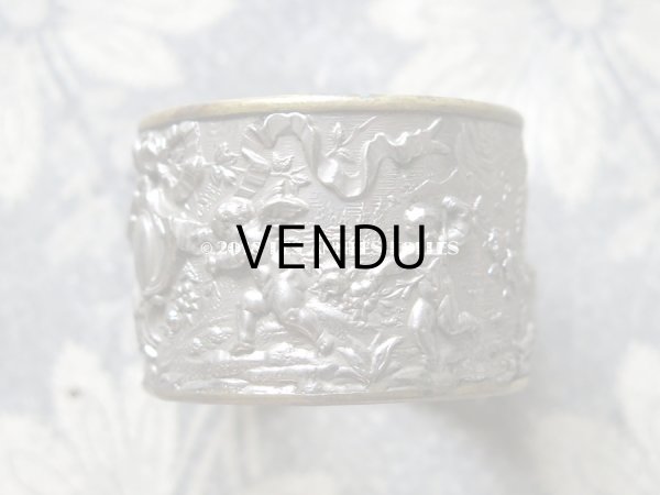 画像6: 19世紀末 アンティーク  ナプキンリング 2点のセット 天使と薔薇のガーランド  (6)