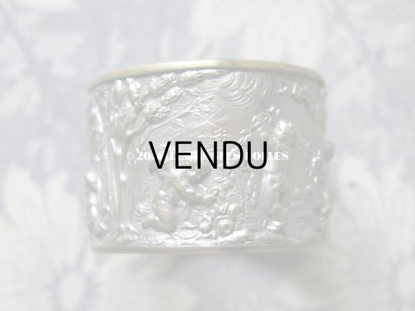 画像15: 19世紀末 アンティーク  ナプキンリング 2点のセット 天使と薔薇のガーランド  (15)