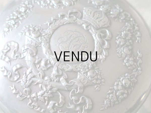画像8: 1900年代　アンティーク シルバー製 パウダーケース 王冠 ＆ リボンのガーランド & モノグラム (8)
