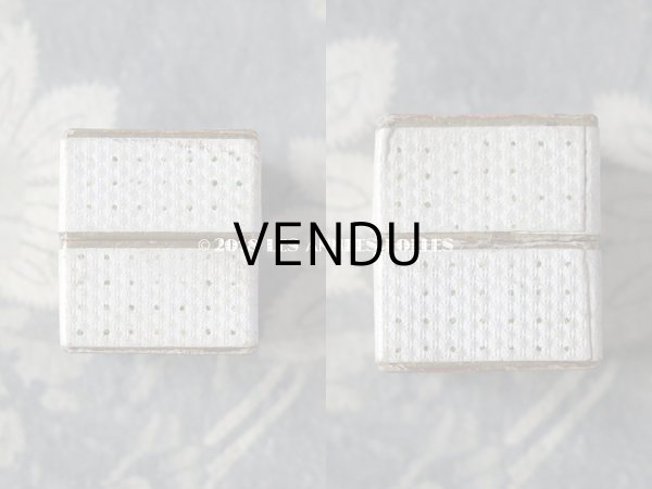 画像7: アンティーク とても小さなジュエリーボックス 花を持つ少女 リングボックス (7)