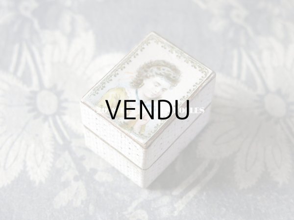 画像3: アンティーク とても小さなジュエリーボックス 花を持つ少女 リングボックス (3)