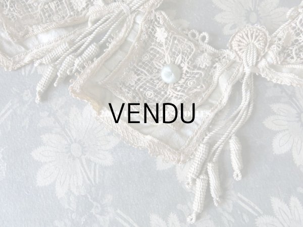 画像8: 19世紀末 アンティーク タッセル付 レース＆パールグリーンのベルベットのベルト (8)