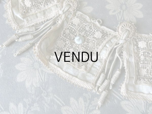 画像11: 19世紀末 アンティーク タッセル付 レース＆パールグリーンのベルベットのベルト (11)