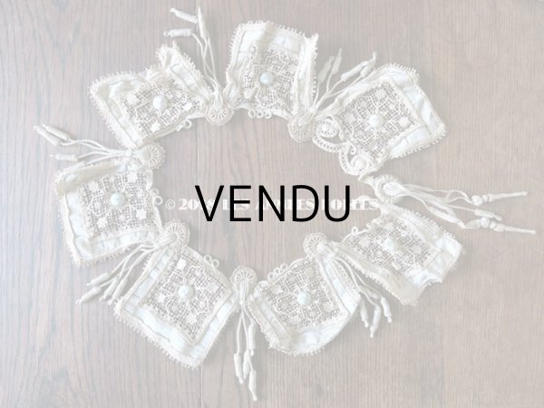 画像15: 19世紀末 アンティーク タッセル付 レース＆パールグリーンのベルベットのベルト (15)