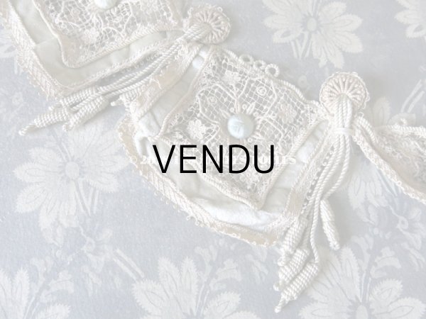 画像13: 19世紀末 アンティーク タッセル付 レース＆パールグリーンのベルベットのベルト (13)