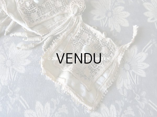 画像14: 19世紀末 アンティーク タッセル付 レース＆パールグリーンのベルベットのベルト (14)