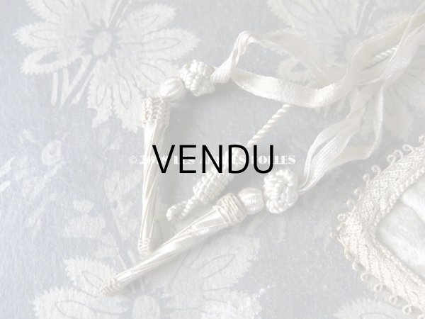 画像4: 19世紀末 アンティーク タッセル付 レース＆パールグリーンのベルベットのベルト (4)