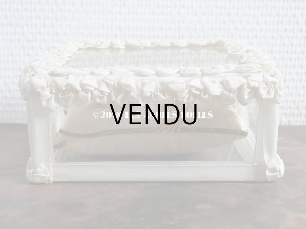 画像7: 19世紀末 アンティーク イエスキリストのルリケール ガラスケース 聖遺物 オフホワイトのリボンワーク  (7)