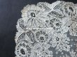 画像14: 19世紀 アンティーク ポワンドガーズのレース  結婚式のハンカチ 王冠の刺繍 【 ポワン・ド・ガーズ 】 (14)