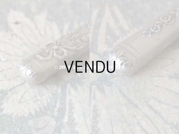 画像3: 1900年代 アンティーク シルバー製 リボンと花のガーランド　ニードルケース  裁縫道具 (3)