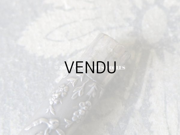 画像6: 1900年代 アンティーク シルバー製 リボンと花のガーランド　ニードルケース  裁縫道具 (6)
