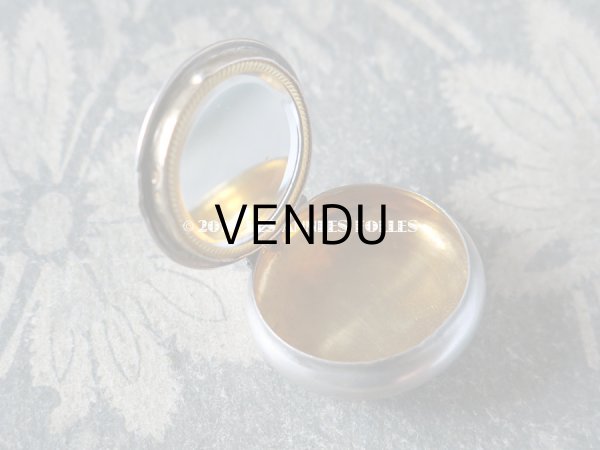 画像3: アンティーク シャトレーヌ シルバー製　菫の小さなパウダーケース (3)