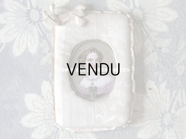 画像4: 19世紀 アンティーク 貴婦人の肖像画 リボン付 とても小さなフォトフレーム (4)