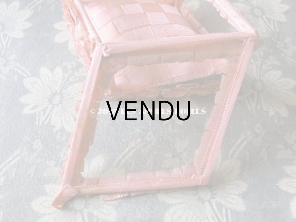 画像4: アンティーク ジュエリーボックス リボンワーク ピンクのクッション (4)