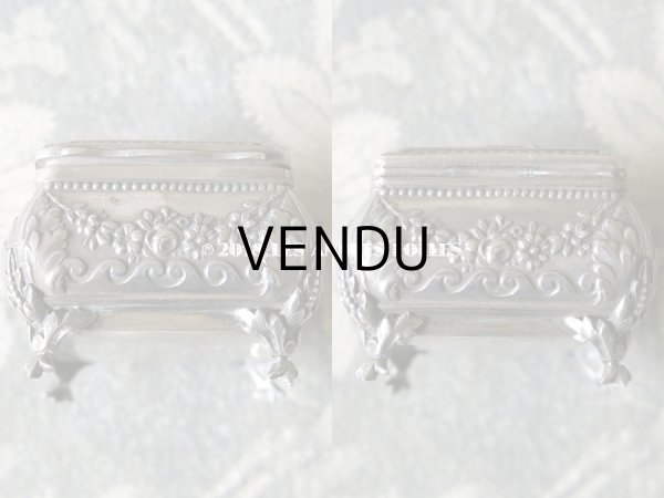 画像6: 1900年代　アンティーク シルバー製 脚付き　パウダーケース 薔薇のガーランド＆モノグラム (6)