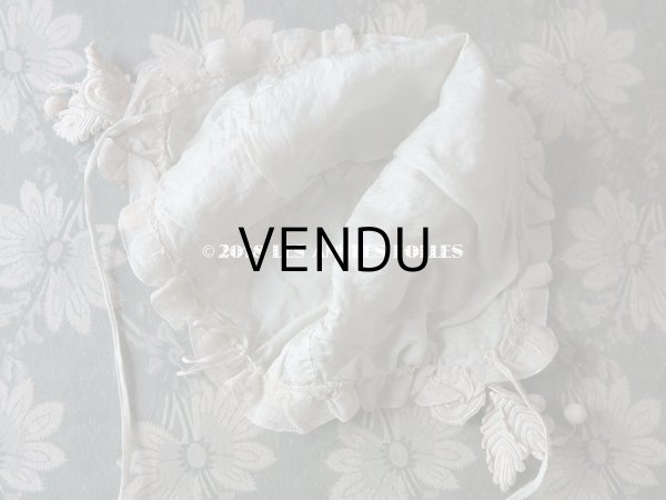 画像15: 1900年代 アンティーク ベビー用 クロシェレース 小さなポンポン ボネ & ソックス 淡いブルーの花モチーフ付 (15)