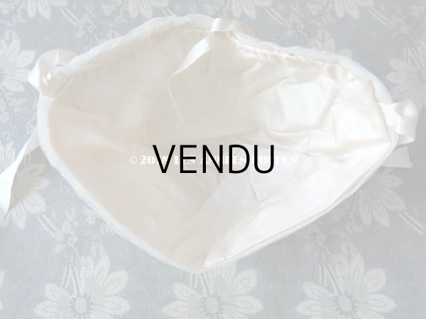 画像7: 1900年代 アンティーク ベビー用 レースのボネ オフホワイトの薔薇 ロココモチーフ ナイトキャップ (7)