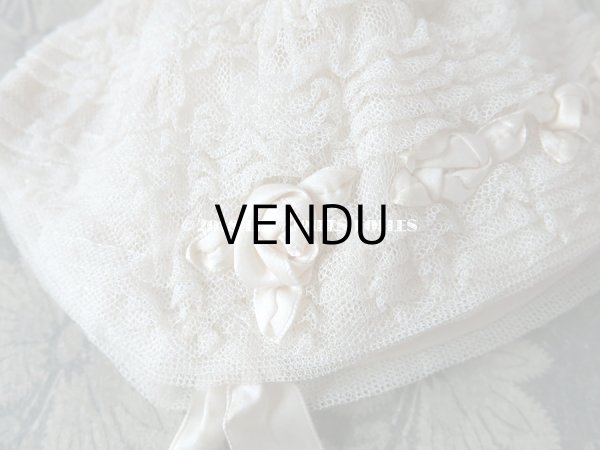 画像5: 1900年代 アンティーク ベビー用 レースのボネ オフホワイトの薔薇 ロココモチーフ ナイトキャップ (5)