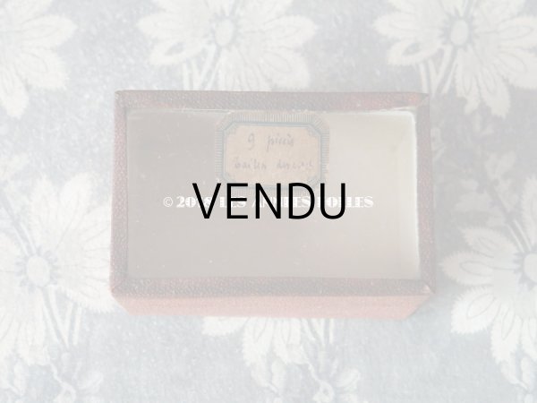 画像3: 19世紀 アンティーク 硝子の蓋の紙箱 ラベル付 ビーズ＆ラインストーン (3)