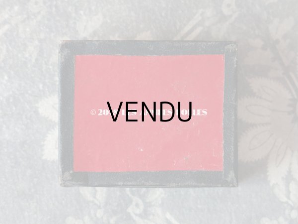 画像3: 19世紀 アンティーク 硝子の蓋の紙箱 ラベル付 ビーズ＆ラインストーン (3)