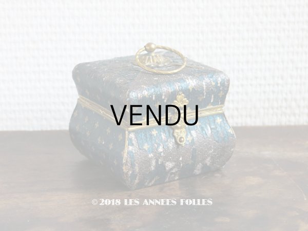 画像1: 19世紀 アンティーク ナポレオン3世時代 小さなお菓子箱  ドラジェ & チョコレート 小さな花模様 (1)