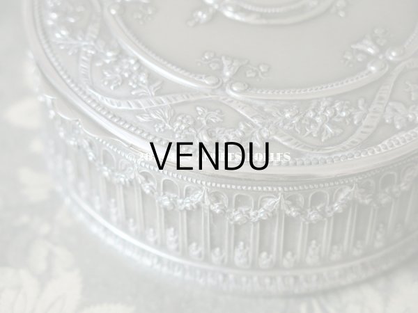 画像9: 1900年頃　アンティーク 大きなパウダーケース  薔薇＆リボンのガーランド  (9)