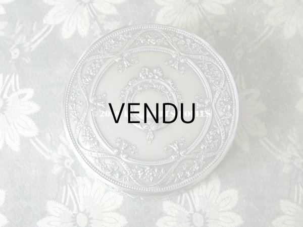 画像3: 1900年頃　アンティーク 大きなパウダーケース  薔薇＆リボンのガーランド  (3)