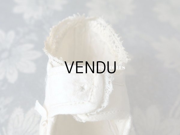 画像8: 1900年代 アンティーク ベビー用  手刺繍の花とリボンのガーランド オフホワイトのシルクサテン (8)