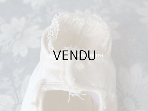 画像4: 1900年代 アンティーク ベビー用  手刺繍の花とリボンのガーランド オフホワイトのシルクサテン (4)