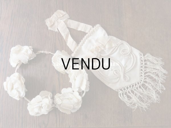 画像5: 19世紀末 アンティーク 硝子の蓋の紙箱入り コミュニオンのヘッドリース & オモニエール & ロザリオ (5)