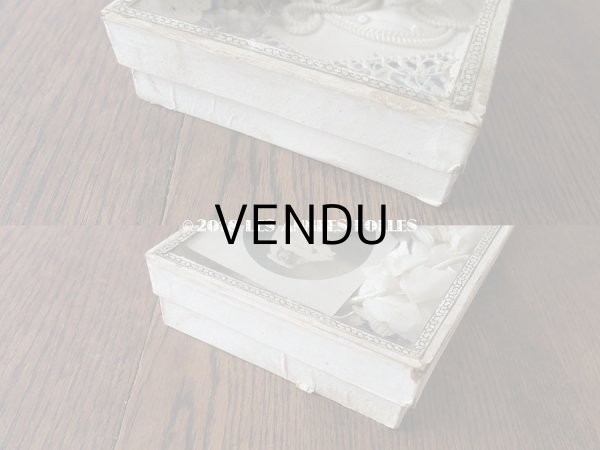 画像12: 19世紀末 アンティーク 硝子の蓋の紙箱入り コミュニオンのヘッドリース & オモニエール & ロザリオ (12)